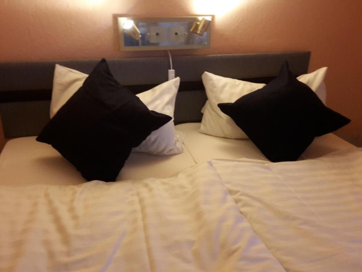 Ferienwohnung Dresden West Buitenkant foto